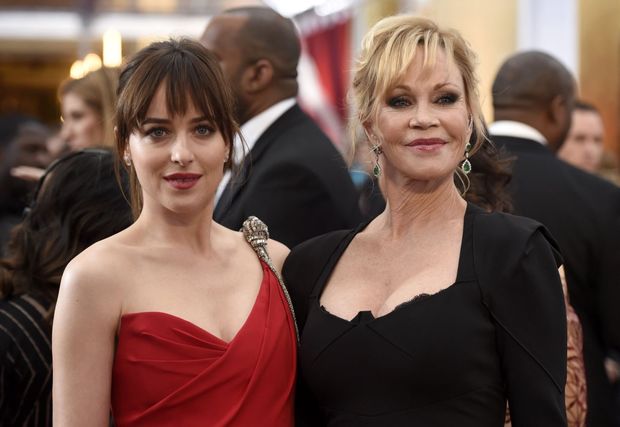 Dakota Johnson brings Melanie Griffith to Oscars