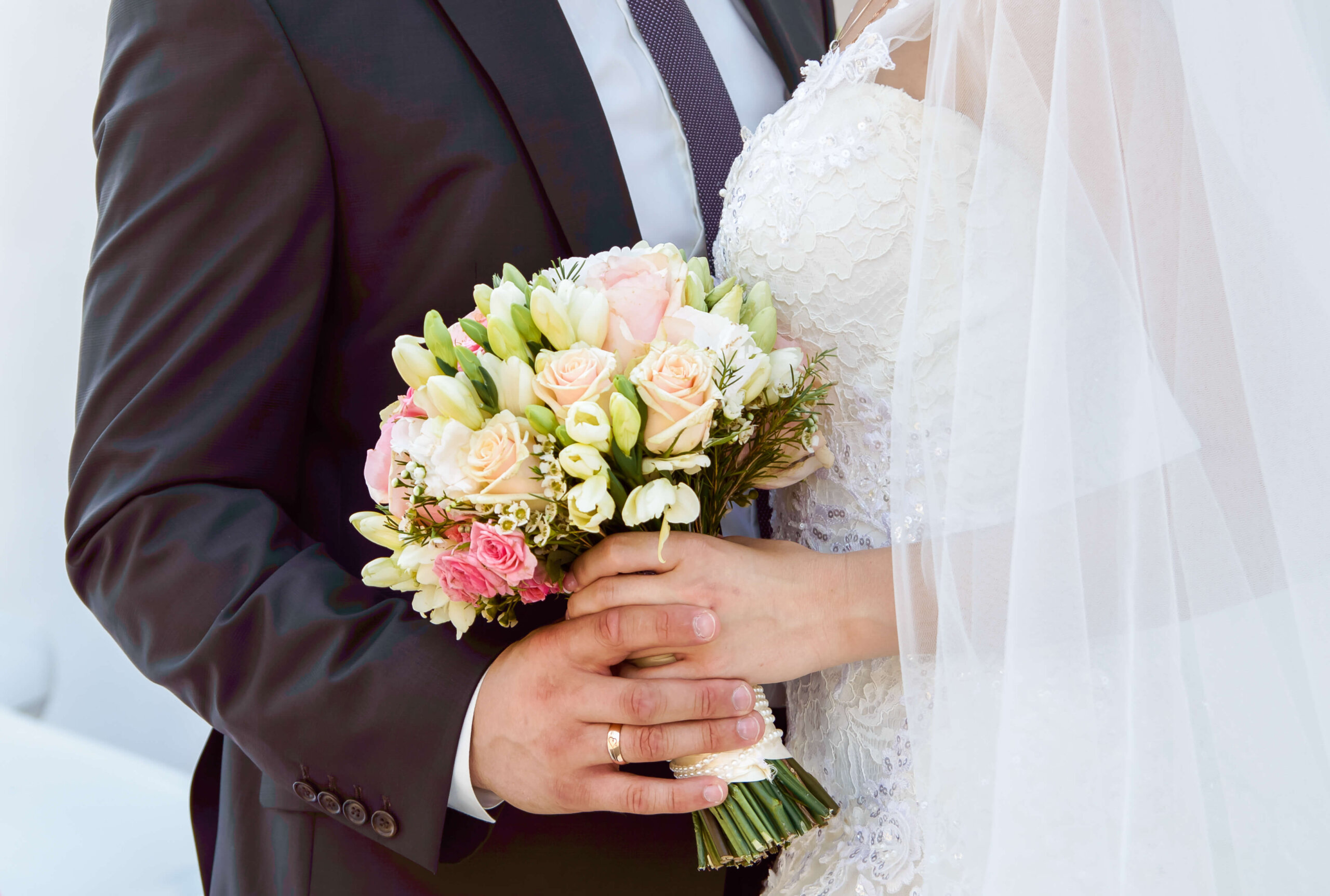 5 Valuable Tips for Saving Money on Wedding Flowers