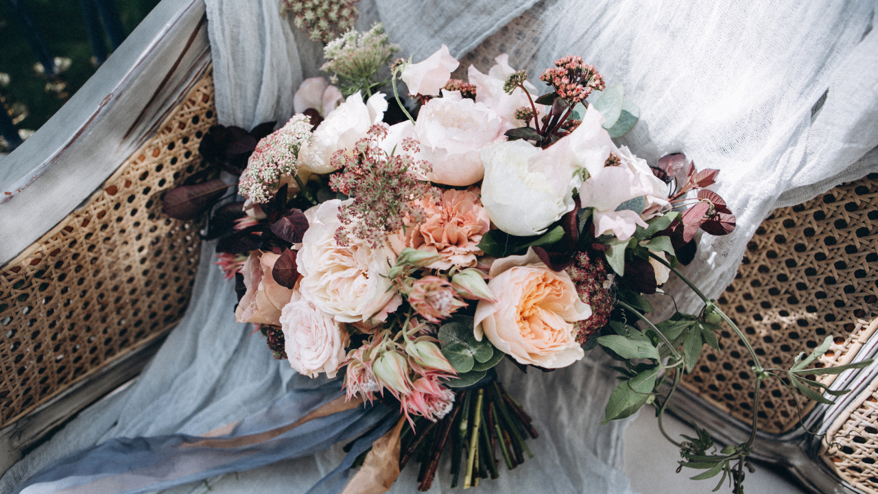 Summer Wedding Flowers: A Seasonal Bouquet Guide