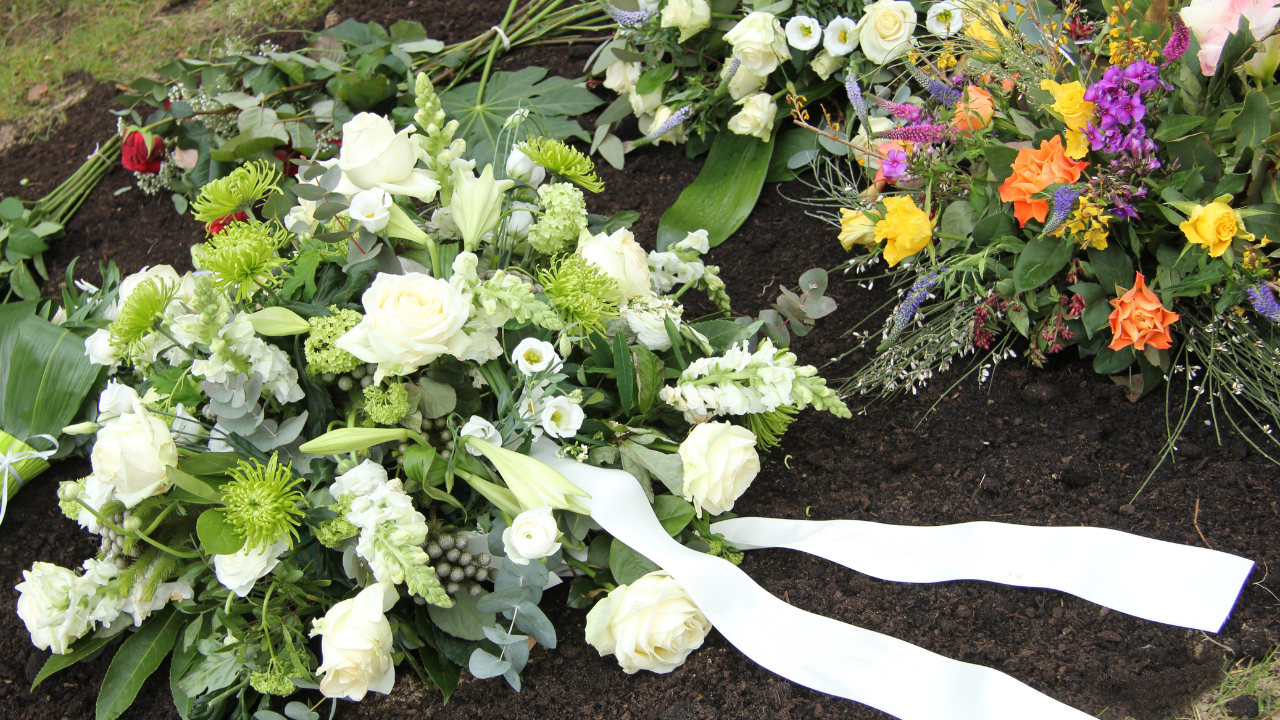 Funeral Flower Etiquette: Sympathy Flowers Delivery