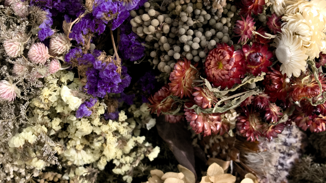 Preserving Flowers: Crafting Timeless Beauty Naturally