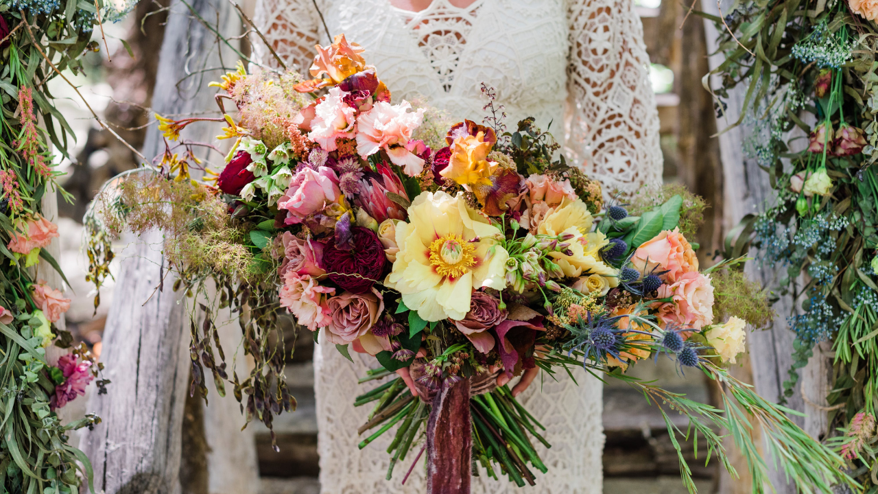 Crafting Enchanting Fall Wedding Floral Designs