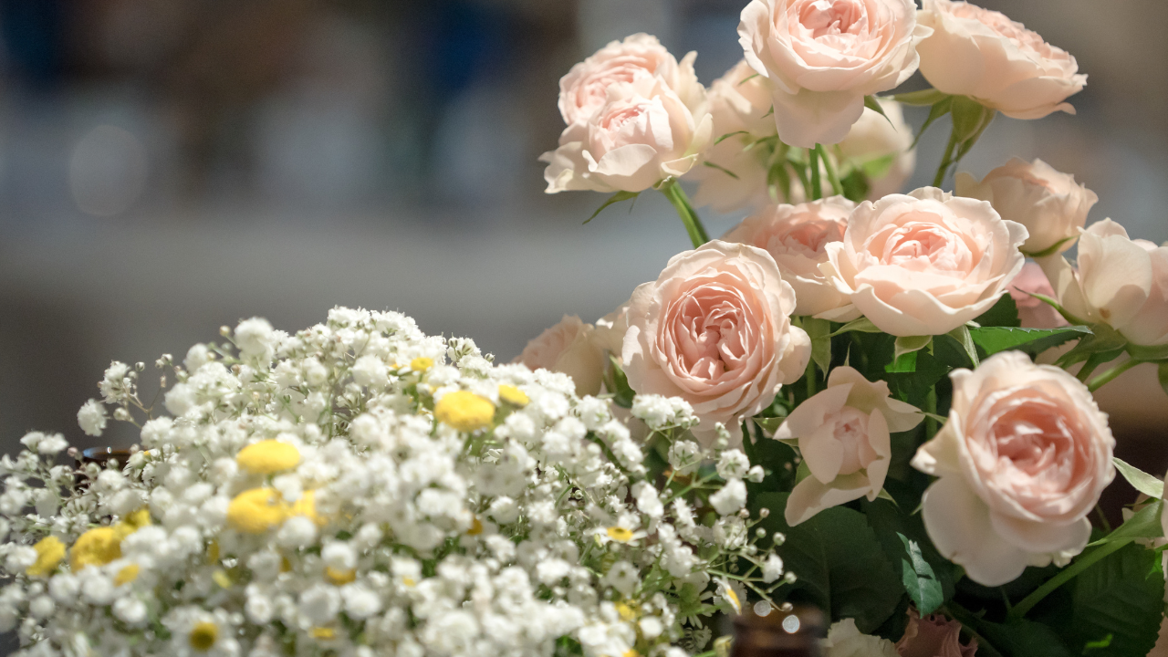 Captivating Celebrity Wedding Floral Arrangements: A Visual Extravaganza